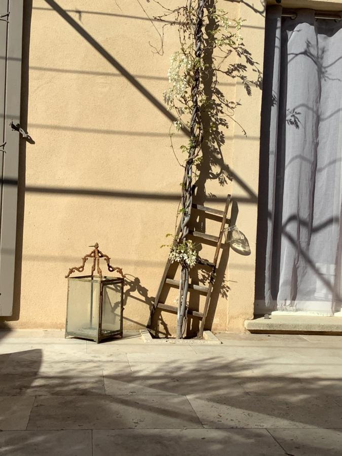 Bed and Breakfast Jardin D'Antan Ansouis Exterior foto