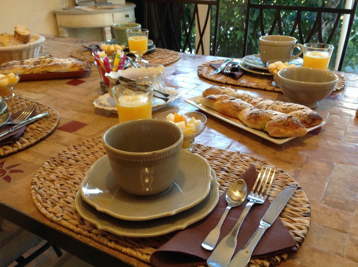 Bed and Breakfast Jardin D'Antan Ansouis Exterior foto